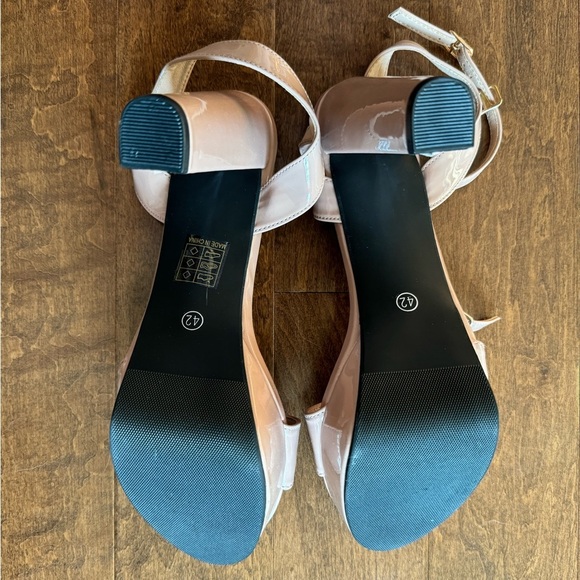 NWOT Nude platform block heels - Picture 5 of 6